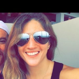 Meet your Posher, Carla